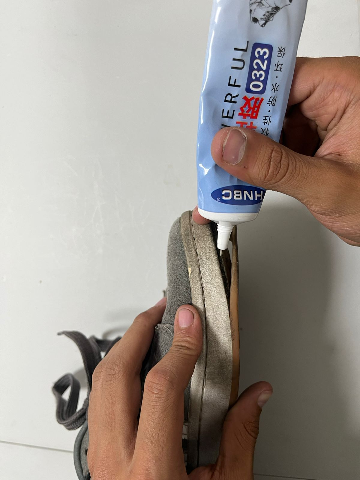Pegante Fuerte y Flexible para Tenis y Zapatos – Transparente y Duradero